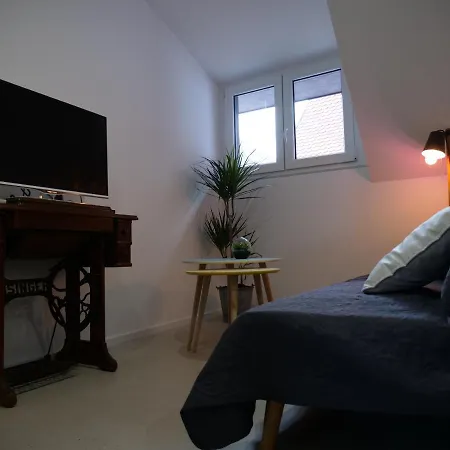 Le Grenier Des Hirondelles, Proche Gare Apartment